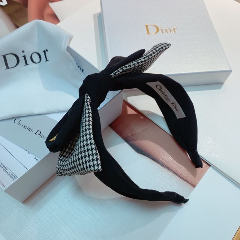 CHRISTIAN DIOR